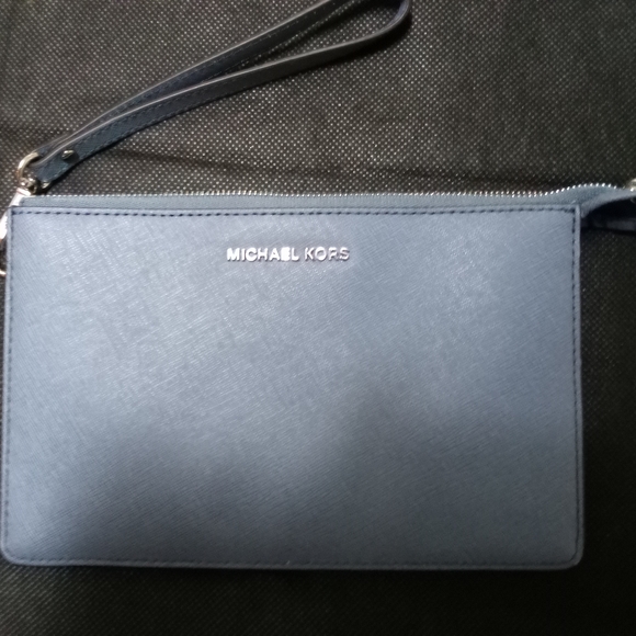 Michael Kors -NWT Denim Blue Colored Leather Wristlet, 2 Sections, 6 Card Slots - Picture 1 of 16